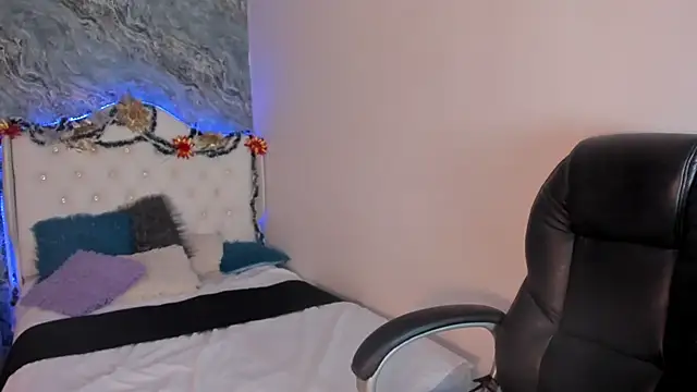 Snapshot of CAMILLEN_PETTID chatting on 01.04.25 CAMILLEN PETTID online show from 01.04.25