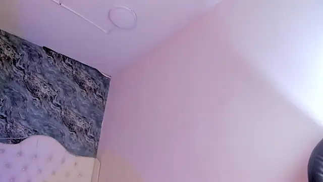 Snapshot of CAMILLEN_PETTID chatting on 01.15.25 CAMILLEN PETTID online show from 01.15.25