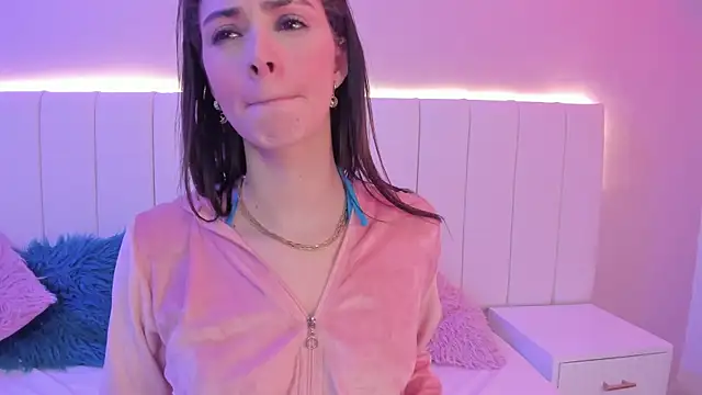 Snapshot of CAMILLEN_PETTID chatting on 09.14.25 CAMILLEN PETTID online show from 09.14.25