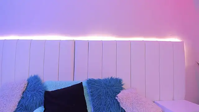 Snapshot of CAMILLEN_PETTID chatting on 09.16.25 CAMILLEN PETTID online show from 09.16.25