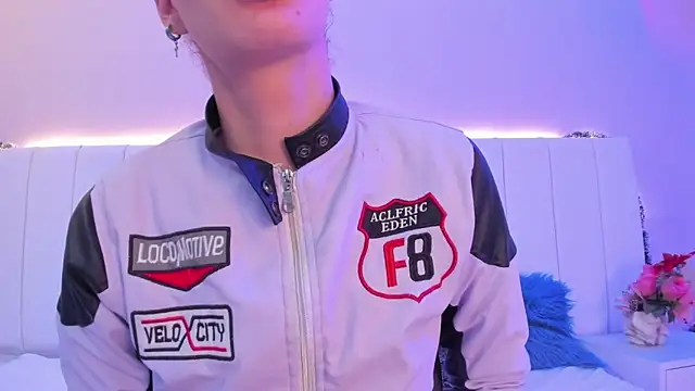 Snapshot of CAMILLEN_PETTID chatting on 11.29.25 CAMILLEN PETTID online show from 11.29.25