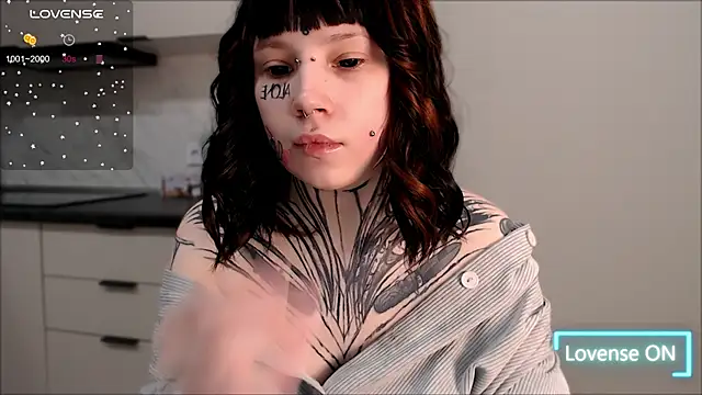 Snapshot of tradishka chatting on 12.26.24 tradishka online show from 12.26.24