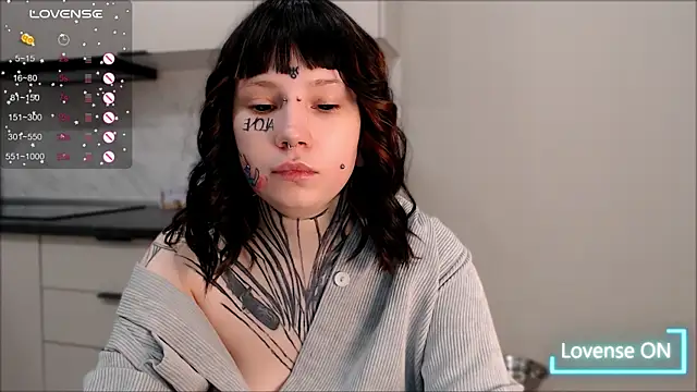 Snapshot of tradishka chatting on 12.27.24 tradishka online show from 12.27.24