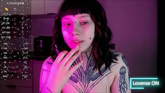 Snapshot of tradishka chatting on 01.10.25 tradishka online show from 01.10.25