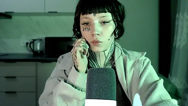 Snapshot of tradishka chatting on 01.27.25 tradishka online show from 01.27.25