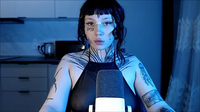 Snapshot of tradishka chatting on 01.28.25 tradishka online show from 01.28.25