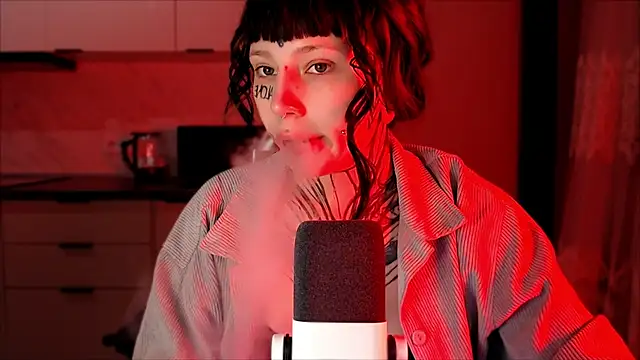 Snapshot of tradishka chatting on 01.30.25 tradishka online show from 01.30.25