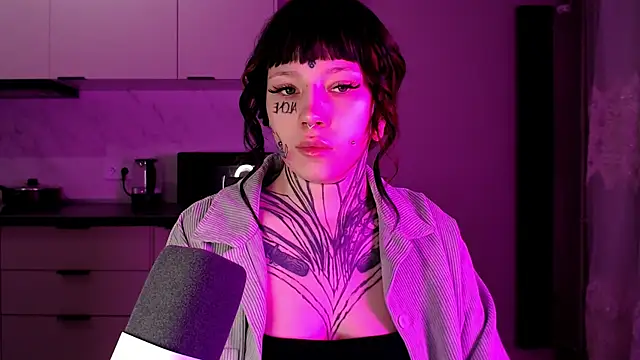 Snapshot of tradishka chatting on 02.06.25 tradishka online show from 02.06.25