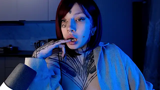 Snapshot of tradishka chatting on 02.08.25 tradishka online show from 02.08.25