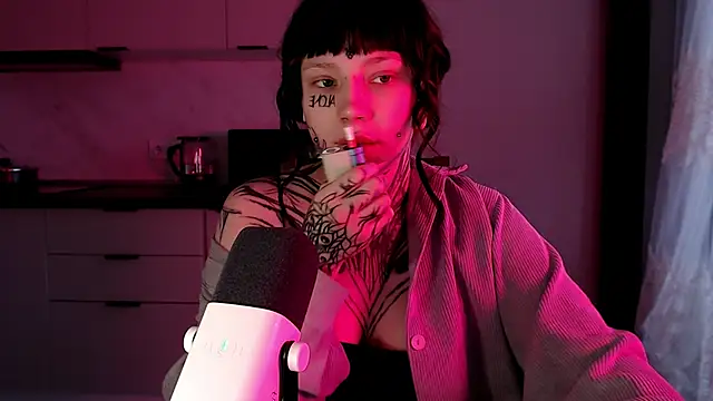 Snapshot of tradishka chatting on 02.10.25 tradishka online show from 02.10.25