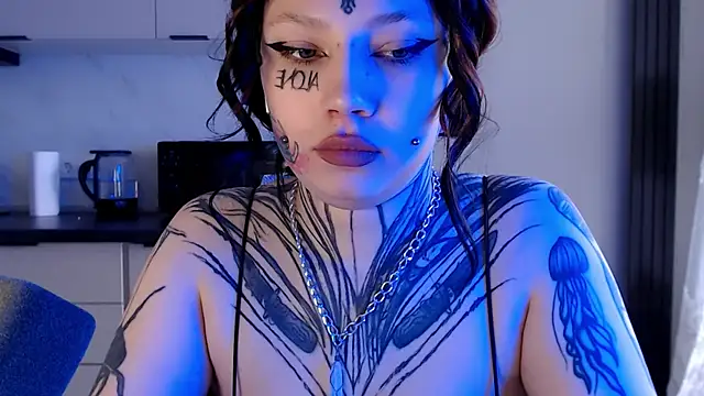 Snapshot of tradishka chatting on 02.18.25 tradishka online show from 02.18.25