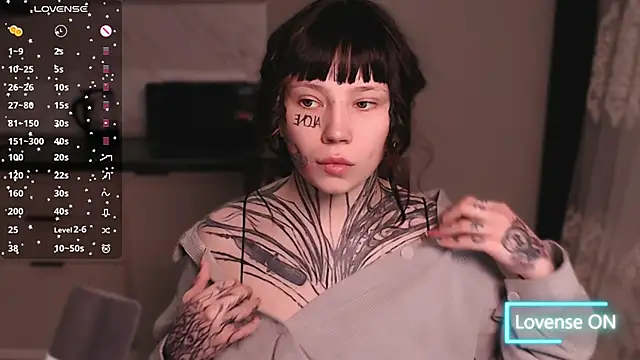 Snapshot of tradishka chatting on 03.09.25 tradishka online show from 03.09.25