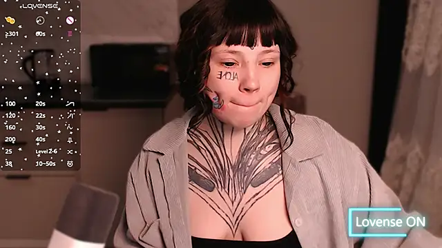 Snapshot of tradishka chatting on 03.15.25 tradishka online show from 03.15.25