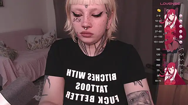 Snapshot of tradishka chatting on 09.13.25 tradishka online show from 09.13.25