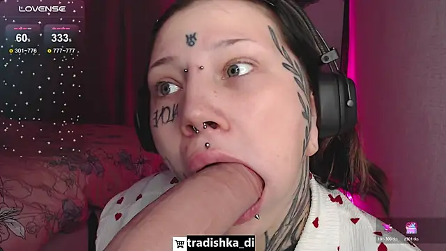 Snapshot of tradishka chatting on 11.29.25 tradishka online show from 11.29.25