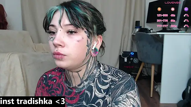 Snapshot of tradishka chatting on 07.06.26 tradishka online show from 07.06.26