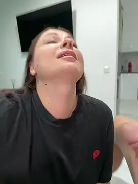 Snapshot of dreams4u chatting on 09.27.25 dreams4u online show from 09.27.25