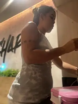 Emilia Bakerr online show from 03.10.25