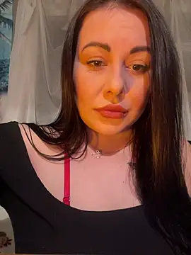 Snapshot of DaisyStreet chatting on 03.04.26 DaisyStreet online show from 03.04.26