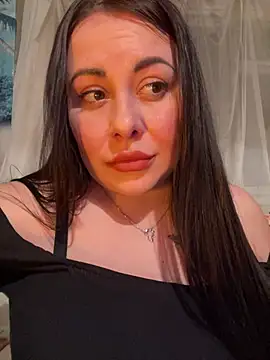 Snapshot of DaisyStreet chatting on 03.05.26 DaisyStreet online show from 03.05.26