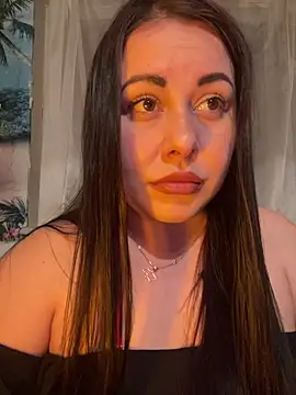 Snapshot of DaisyStreet chatting on 03.12.26 DaisyStreet online show from 03.12.26