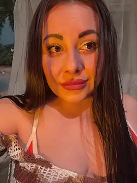 Snapshot of DaisyStreet chatting on 03.25.26 DaisyStreet online show from 03.25.26