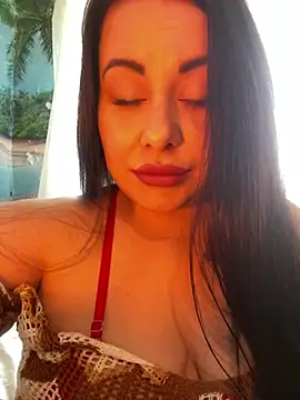 Snapshot of DaisyStreet chatting on 03.27.26 DaisyStreet online show from 03.27.26