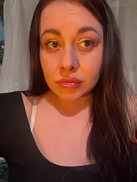 Snapshot of DaisyStreet chatting on 03.31.26 DaisyStreet online show from 03.31.26