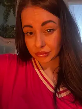 Snapshot of DaisyStreet chatting on 04.05.26 DaisyStreet online show from 04.05.26