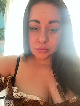 Snapshot of DaisyStreet chatting on 04.14.26 DaisyStreet online show from 04.14.26