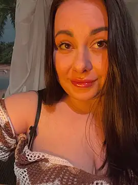 Snapshot of DaisyStreet chatting on 04.15.26 DaisyStreet online show from 04.15.26