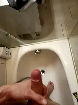 Snapshot of victortt chatting on 11.21.25 victortt online show from 11.21.25