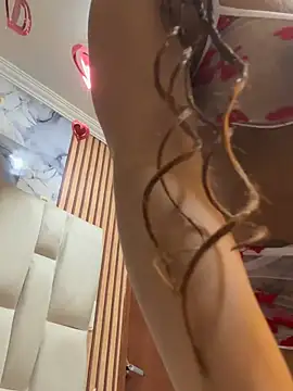 Snapshot of Hannagarces chatting on 02.18.26 Hannagarces online show from 02.18.26