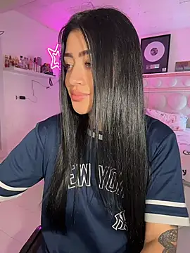 lucianaroy online show from 04.17.26