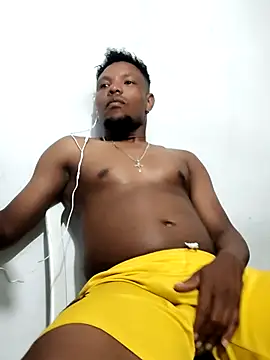 Snapshot of hugo3918_ chatting on 09.29.25 hugo3918 online show from 09.29.25