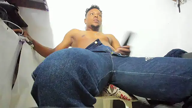 Snapshot of hugo3918_ chatting on 10.21.25 hugo3918 online show from 10.21.25