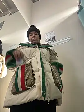 Snapshot of LikaCat chatting on 01.22.25 LikaCat online show from 01.22.25