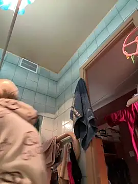 Snapshot of LikaCat chatting on 02.23.25 LikaCat online show from 02.23.25