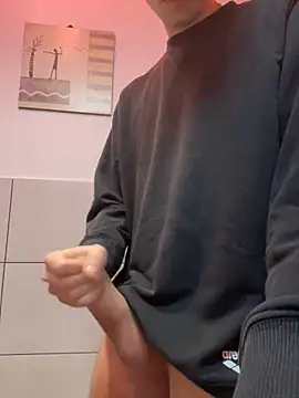 Snapshot of M1LL10N chatting on 01.02.25 M1LL10N online show from 01.02.25