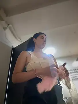 MarianaBenz online show from 02.08.25