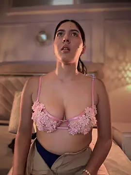 MarianaBenz online show from 02.19.25