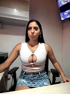 MarianaBenz online show from 10.05.25