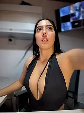 MarianaBenz online show from 04.21.26