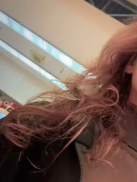 QuitieLia online show from 10.22.25