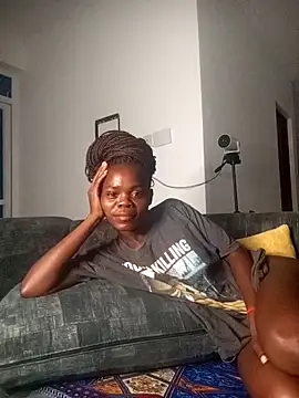 Snapshot of petiteebony_81 chatting on 09.12.25 petiteebony 81 online show from 09.12.25