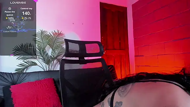 Snapshot of KaydeBexley chatting on 10.16.25 KaydeBexley online show from 10.16.25