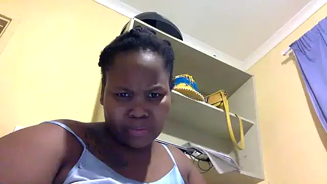 Snapshot of Real1SweetQueen chatting on 02.11.25 Real1SweetQueen online show from 02.11.25