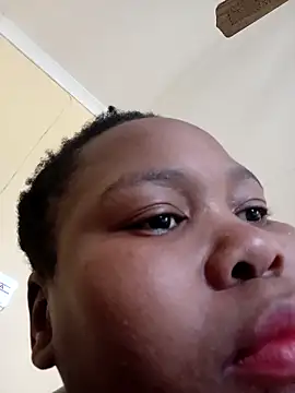 Snapshot of Real1SweetQueen chatting on 02.14.25 Real1SweetQueen online show from 02.14.25