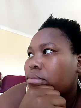 Snapshot of Real1SweetQueen chatting on 03.08.25 Real1SweetQueen online show from 03.08.25