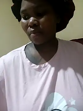 Snapshot of Real1SweetQueen chatting on 03.19.25 Real1SweetQueen online show from 03.19.25